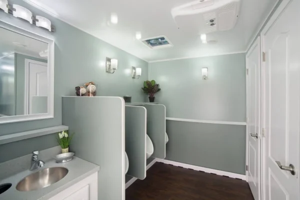 10-Stall Large Satellite Suites Restroom Trailer