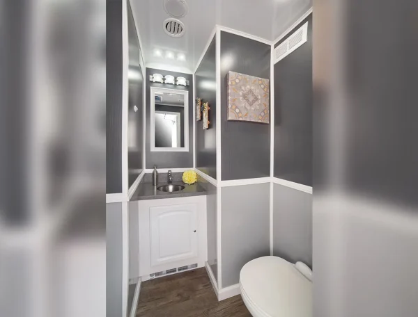 4-Stall Satellite Spa Bathroom Trailer
